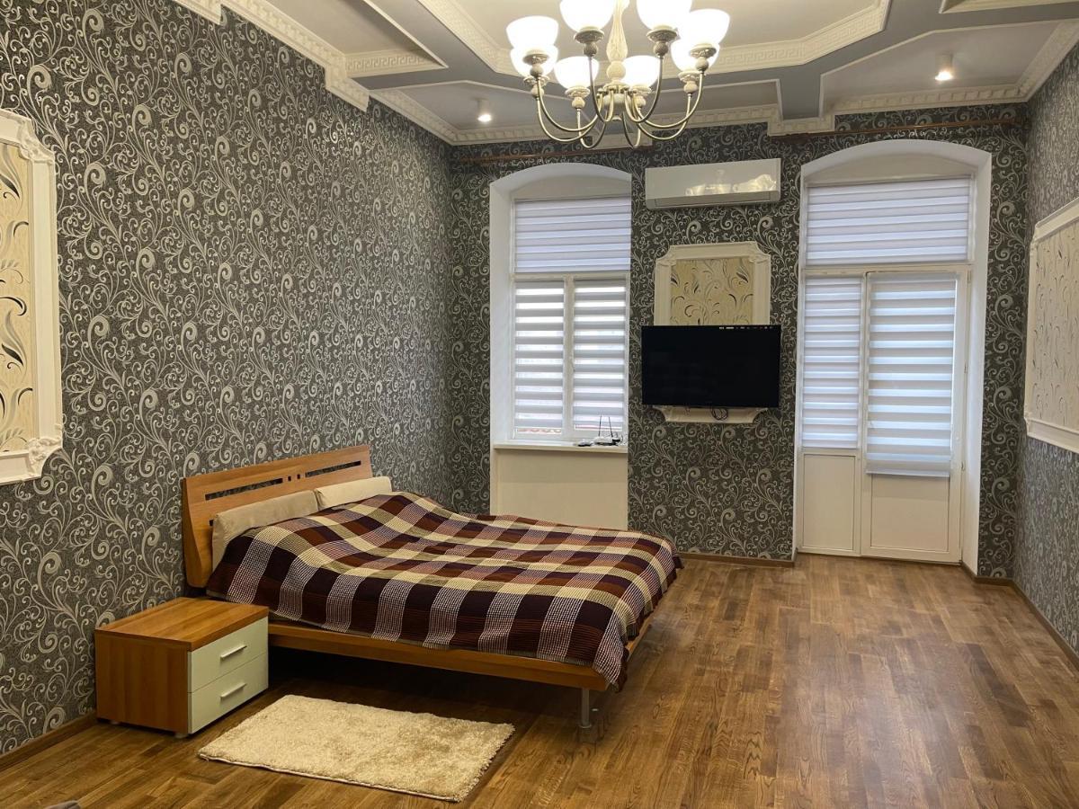 Lux Apartment In Zentrum Chernivtsi Exterior photo