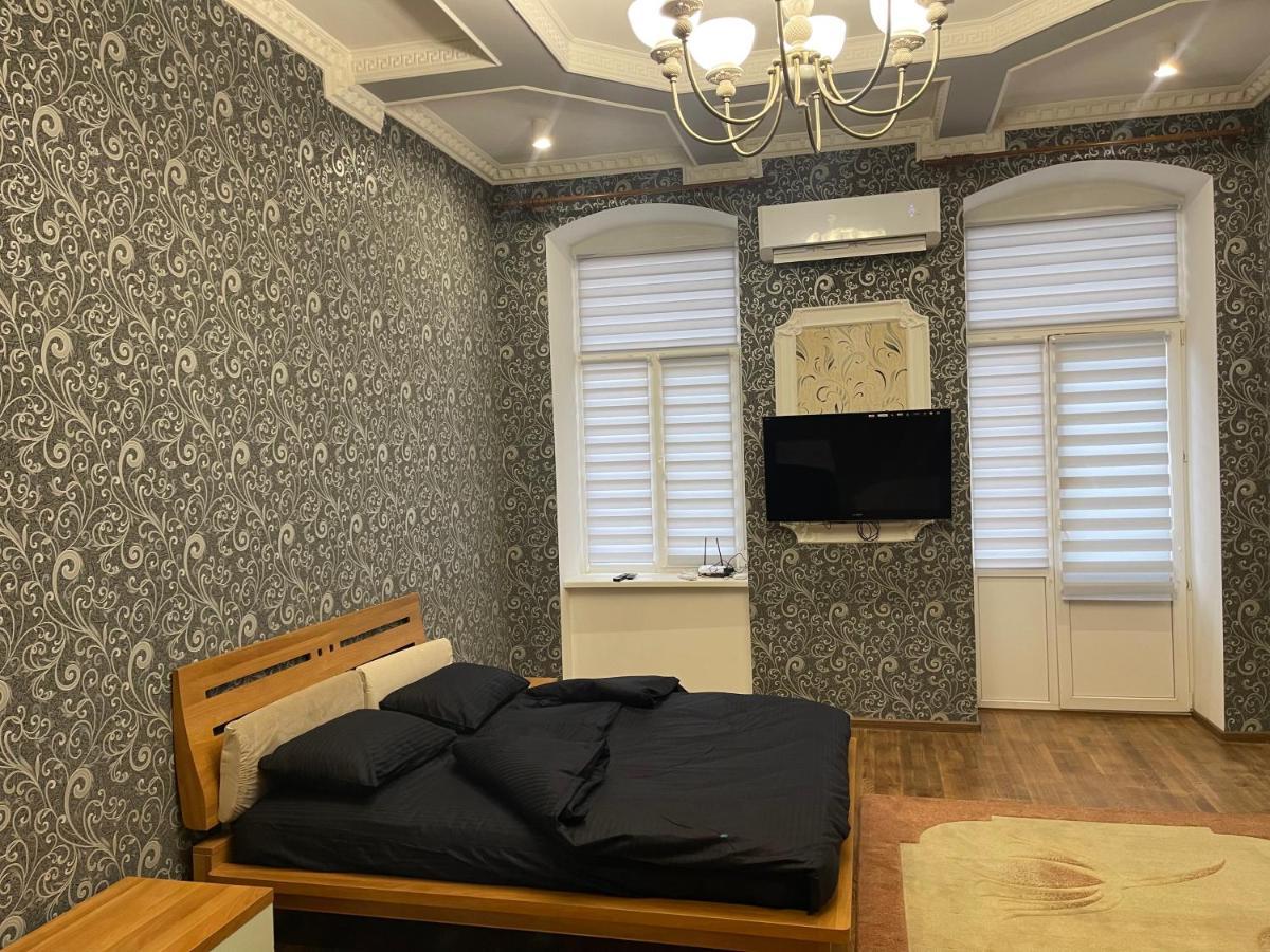 Lux Apartment In Zentrum Chernivtsi Exterior photo