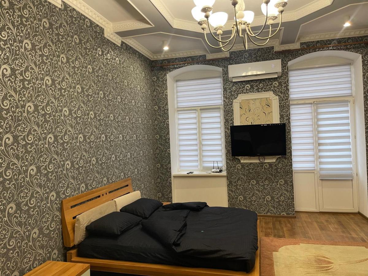 Lux Apartment In Zentrum Chernivtsi Exterior photo